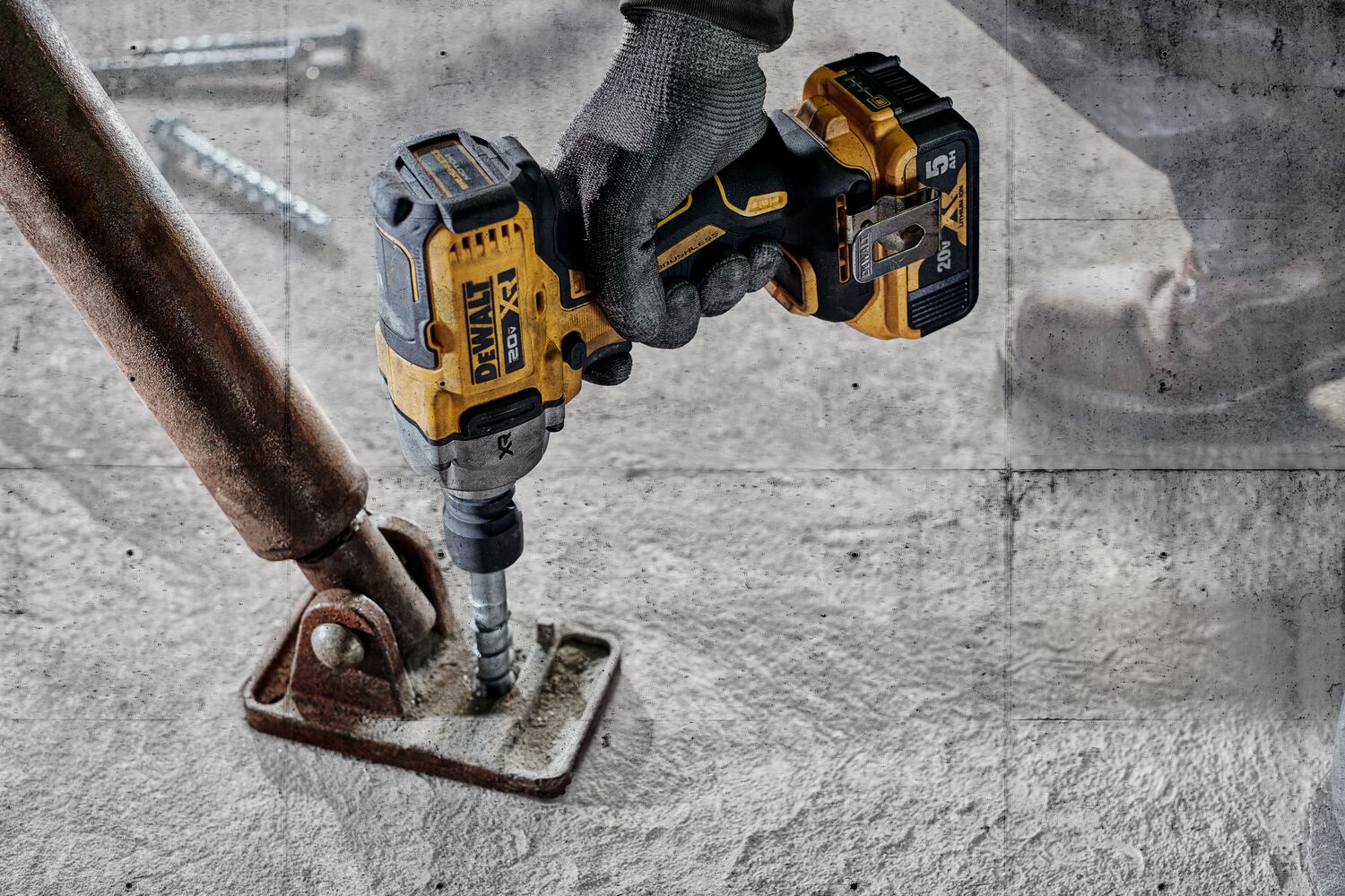 Concrete Tilt-up application using XR 1/2 inch Mid-Range Impact Wrench with Detent Pin Anvil